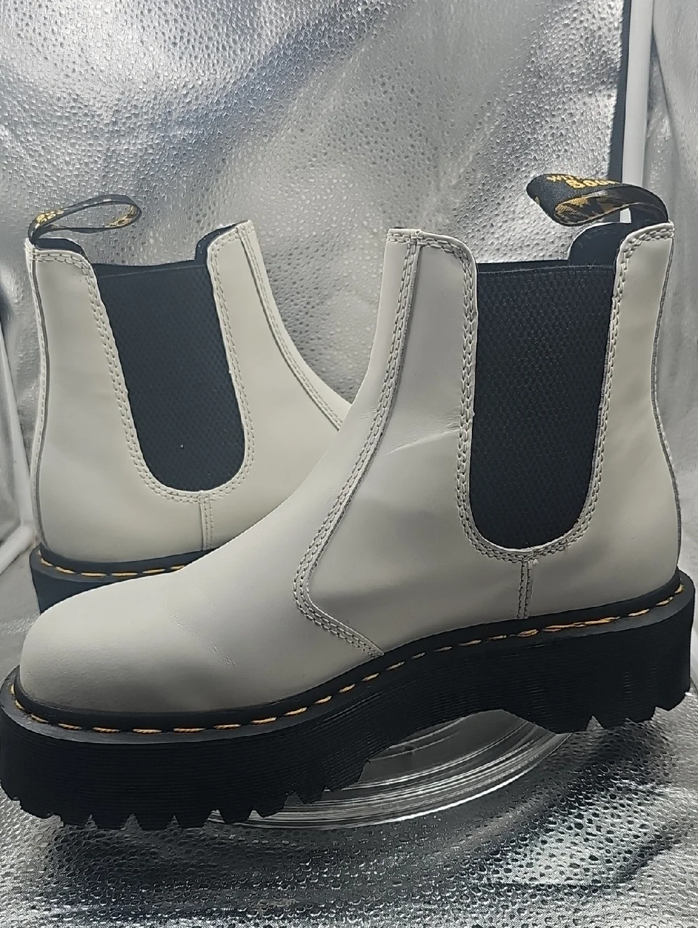 P Dr. Martens White Leather Softy-T 2976 Chelsea Boots New W/O tags Black Sole - Picture 12 of 14